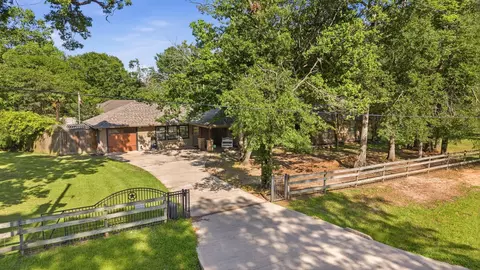 10985 Woods Ln, Cleveland, TX 77328