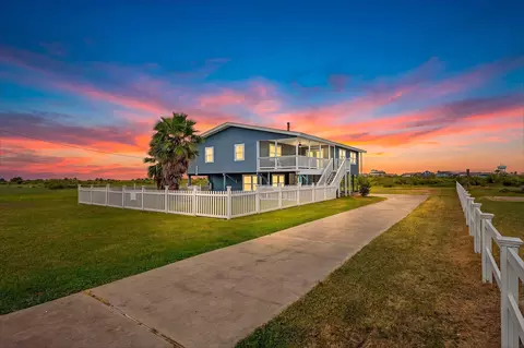 4023 1st St, Galveston, TX 77554