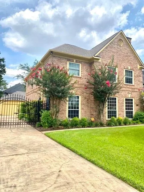 4616 Spruce St, Bellaire, TX 77401