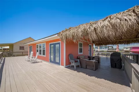 610 Surf Dr, Surfside Beach, TX 77541