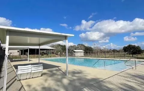 348 Brahman Trl, Angleton, TX 77515 photo 4