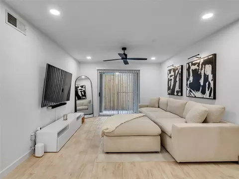 4200 Watson St #201, Houston, TX 77009