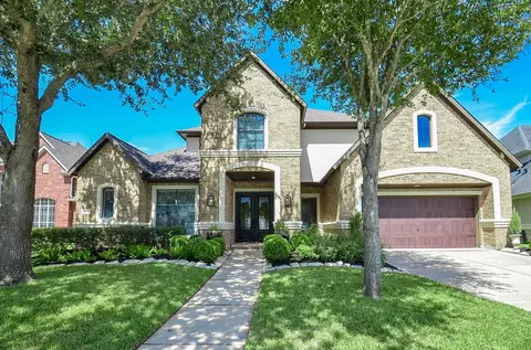2015 Shadow Bend Dr, Sugar Land, TX 77479