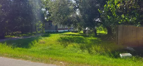 730 13th St, Dickinson, TX 77539