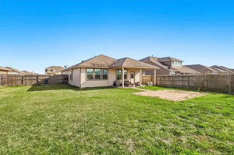 211 White Wing Ln, Sealy, TX 77474