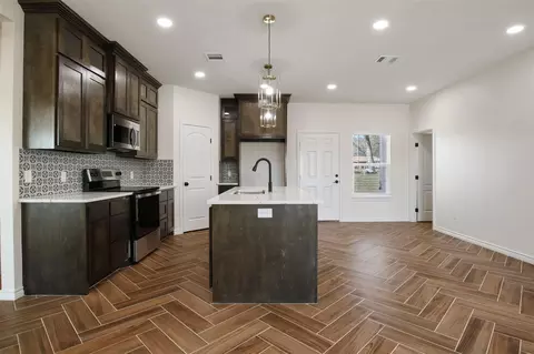 807 E Brown St, Hearne, TX 77859