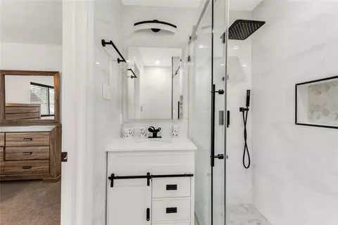 Bath - 17311 Nevelson Cir, Spring, TX 77379 photo 5 of 9