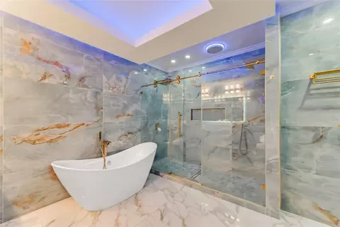 Bath - 17311 Nevelson Cir, Spring, TX 77379 photo 3 of 9