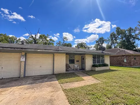 9236 Kelburn Dr, Houston, TX 77016