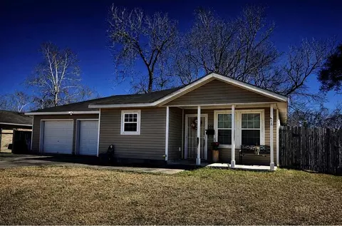 708 E 6th St, Sweeny, TX 77480