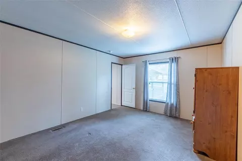 Bedroom - 651 Harbor Point Dr, Trinity, TX 75862 photo 3 of 3