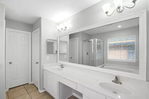 Bath - 21731 Chanas Ct, Spring, TX 77388 photo 4 of 7