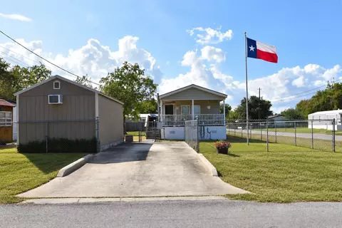 618 Golden Bend Dr, Highlands, TX 77562