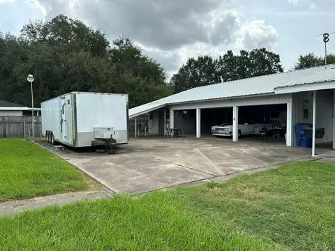 107 7th Ave, Nederland, TX 77627