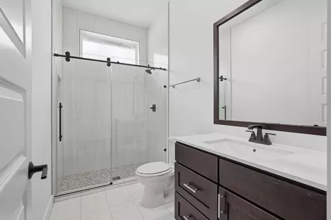Bath - 27704 Hazelbrook Ln, Spring, TX 77386 photo 4 of 6