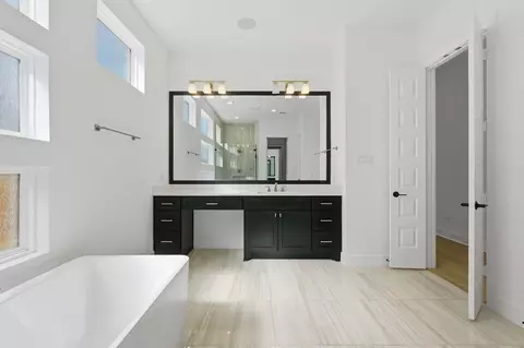 Bath - 27704 Hazelbrook Ln, Spring, TX 77386 photo 3 of 6