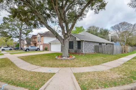 2902 Silent Dr, Sugar Land, TX 77498