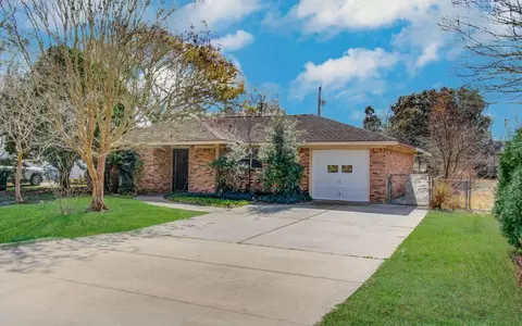 8428 Swiftwater Ln, Houston, TX 77075