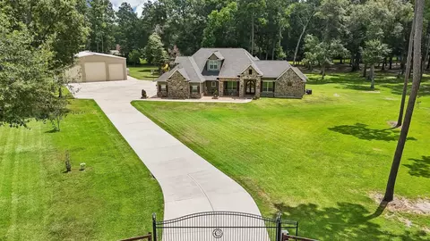 21999 Blazing Trl, New Caney, TX 77357