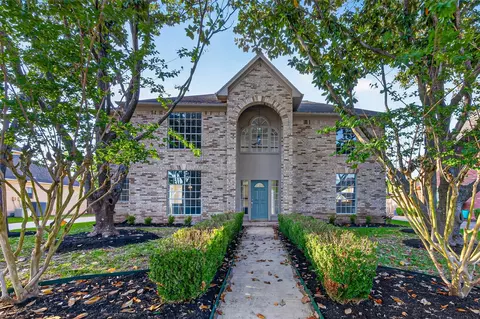 8010 Ashley Circle Dr N, Houston, TX 77071