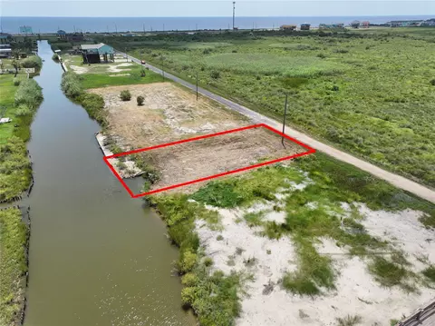 1120 Pennington St, Gilchrist, TX 77617