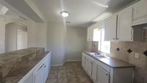 2301 Caplin St, Houston, TX 77026
