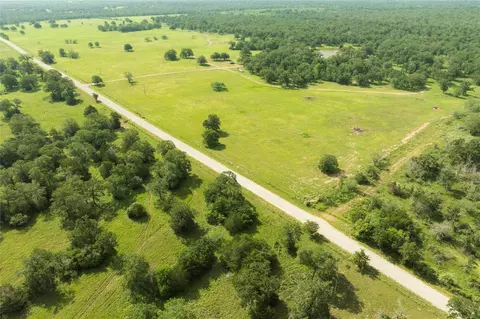 6750 Three Mile Rd, Flatonia, TX 78941