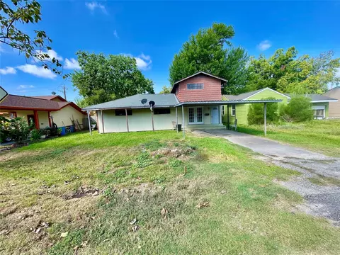 518 S Kansas St, La Porte, TX 77571