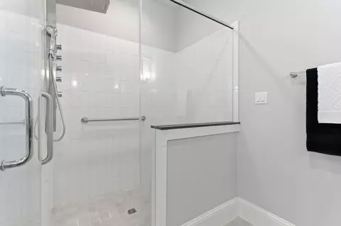 Bath - 2208 Salt Grass Trl, Conroe, TX 77384 photo 3 of 6