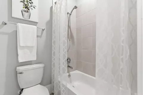 Bath - 2208 Salt Grass Trl, Conroe, TX 77384 photo 6 of 6