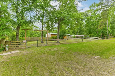 21940 Strickland Ln, Cleveland, TX 77328