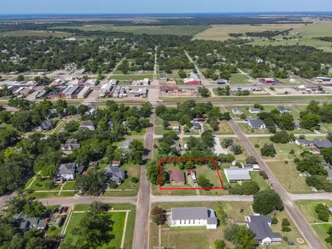 View/Area - 307 E Barton St, Calvert, TX 77837 photo 2 of 4