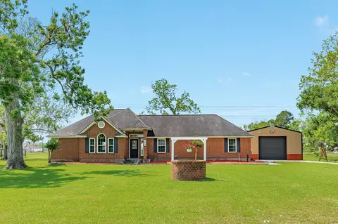154 Horse Shoe Trl, Angleton, TX 77515