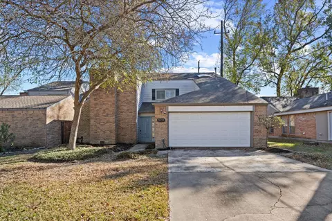 5711 Lorinowoods Dr, Houston, TX 77066