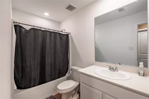 Bath - 269 Bennett Loop, Angleton, TX 77515 photo 3 of 3
