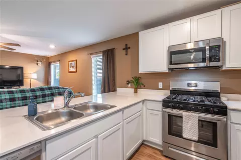 Kitchen - 269 Bennett Loop, Angleton, TX 77515 photo 2 of 2