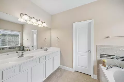 Bath - 3805 Enchanted Timbers Ln, Spring, TX 77386 photo 1 of 4