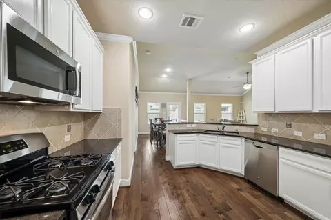 Kitchen - 3805 Enchanted Timbers Ln, Spring, TX 77386 photo 3 of 4