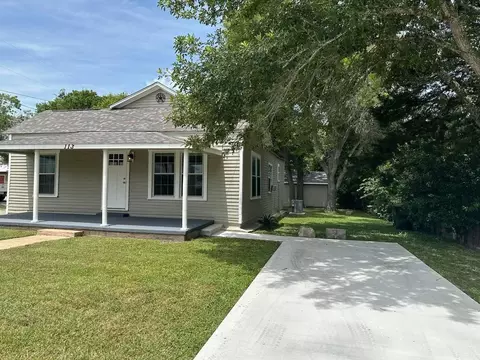 113 N Middle St, Flatonia, TX 78941