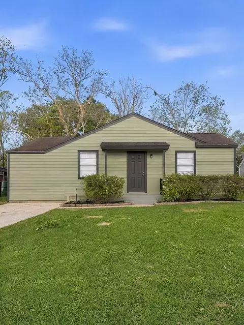 1308 N Rockisland St, Angleton, TX 77515