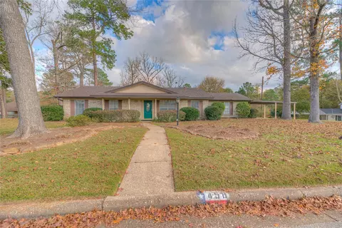 458 E Lake Dr, Livingston, TX 77351