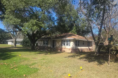515 Breezy Ln, Wharton, TX 77488