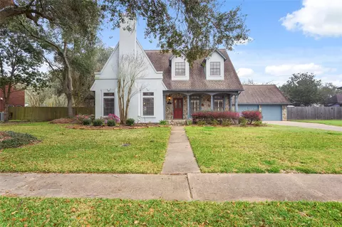 105 Strawberry Dr, Lake Jackson, TX 77566