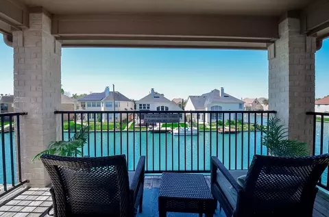 14306 Manorbier Ln, Sugar Land, TX 77498