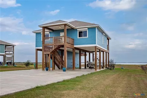 1383 Bay Point Dr, Port Lavaca, TX 77979