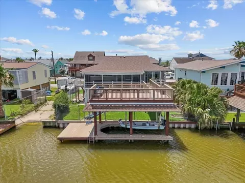 218 Barracuda St, Bayou Vista, TX 77563