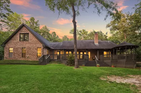 263 Dogwood Ln, Huntsville, TX 77320