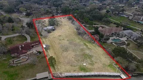 205 Lakeshore Dr, Seabrook, TX 77586