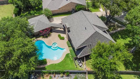 2803 Edgewood Dr, Sugar Land, TX 77479