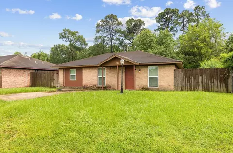 707 Magnolia Ave, Crosby, TX 77532